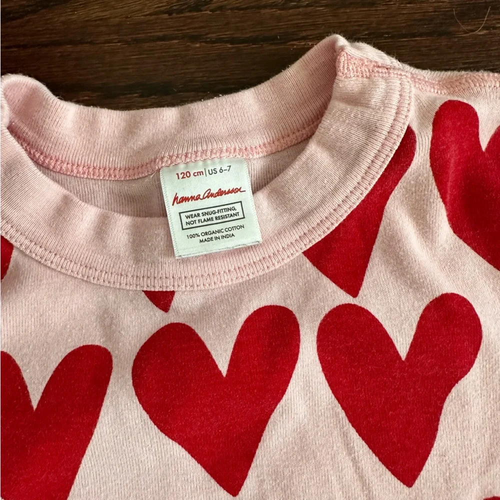 Hanna Andersson hearts pajamas, size 120/6-7 US